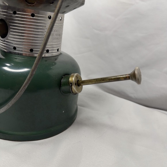 Vintage Coleman 220F Green Camping Outdoors Lantern Pyrex Globe USA Made 1967 - Picture 3 of 16